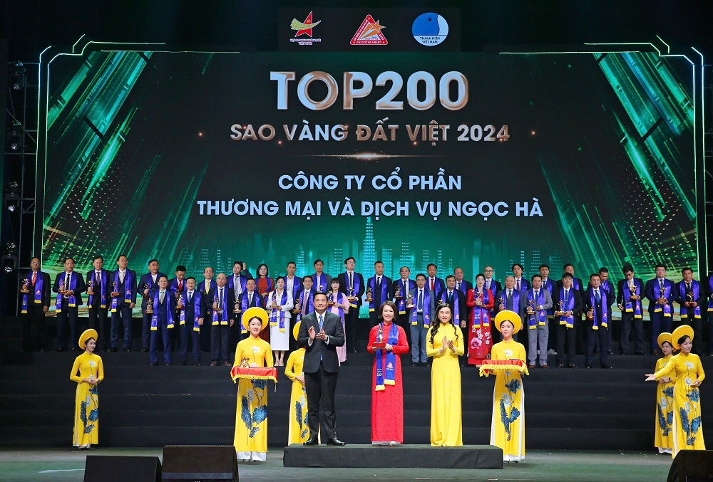 NGỌC HÀ VINH DỰ ĐƯỢC NHẬN GIẢI THƯỞNG TOP 200 SAO VÀNG ĐẤT VIỆT 2024